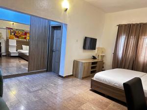 Μια τηλεόραση ή/και κέντρο ψυχαγωγίας στο Ogidi studios