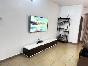 Μια τηλεόραση ή/και κέντρο ψυχαγωγίας στο Ogidi studios +8 φωτογραφίες