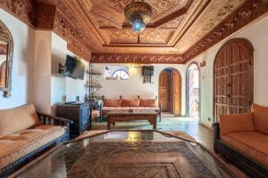 Χώρος καθιστικού στο Traditional, Cozy and Quiet Apartment, Pool, Palmeraie