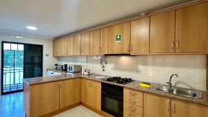 Η κουζίνα ή μικρή κουζίνα στο Noly by Check-in Portugal