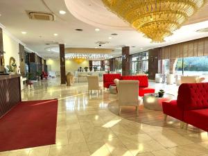 Χώρος καθιστικού στο Jasmine Court Hotel Central Beachfront Location !