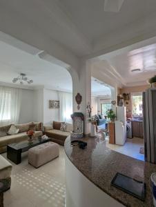 Φωτογραφία από το άλμπουμ του Appartement à 5 min de la plage, piscine et parking privé σε Ben Slimane