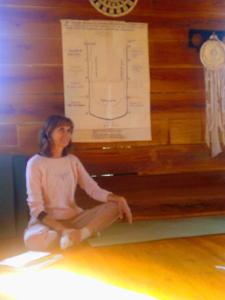 a woman sitting on the floor in front of a piano at Del Sol a la Montaña EcoLodge - Turismo Consciente in Potrero de Garay