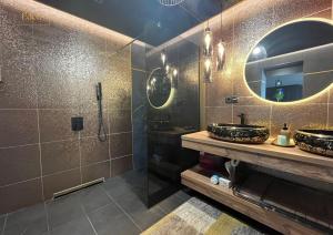 Ένα μπάνιο στο Greyhouse Apartments