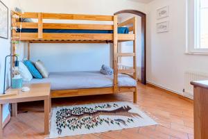 a bedroom with two bunk beds and a desk at Casa Oceano-Mar a vista in Raposeira