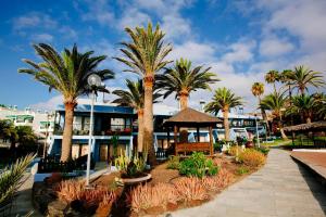 Zahrada ubytování Luxury Beach - Heated pool & Beachfront access