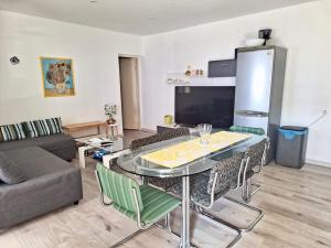 Μια τηλεόραση ή/και κέντρο ψυχαγωγίας στο Apartment Katarina