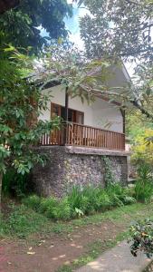 Κήπος έξω από το Mayong Bali Homestay And Resto