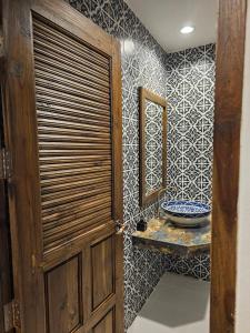 Phòng tắm tại World Peace Yoga and Wellness Resort +46 ảnh