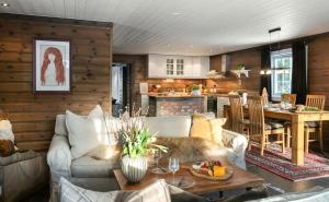 Posezení v ubytování Family Cabin With Shelter By Lake Gautetjern + 29 fotografií