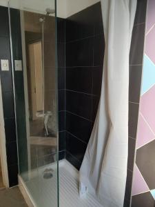 Phòng tắm tại Amplia habitación con baño exclusivo