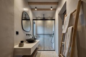 Ένα μπάνιο στο Villa Kosmima +21 φωτογραφίες