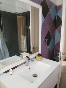 Phòng tắm tại Amplia habitación con baño exclusivo