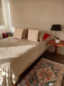 Giường trong phòng chung tại Amplia habitación con baño exclusivo