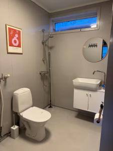 Ένα μπάνιο στο Modern Apartment in Nature Mountain Views & Peaceful Setting +25 φωτογραφίες