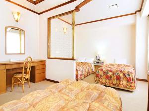 Una cama o camas en una habitación de 寝屋川トレンドホテル