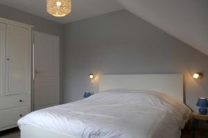 En eller flere senge i et værelse på Gite de la suize