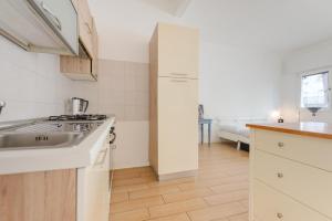 Η κουζίνα ή μικρή κουζίνα στο Francy Suite - 15 min from Venice & Mestre Train Station +16 φωτογραφίες