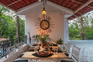 Κήπος έξω από το Kenwood's Farmstay - 6bhk with private pool