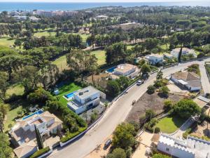 an aerial view of a neighborhood with houses and a road at Villa Elodie Piscine privé, parking in Vau