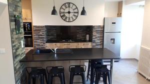 Η κουζίνα ή μικρή κουζίνα στο Gite la Chartrouille