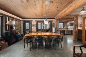 Φωτογραφία από το άλμπουμ του Chalet Vintage with Private SPA & Sauna on the Lakeside σε Labelle