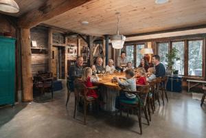 Φωτογραφία από το άλμπουμ του Chalet Vintage with Private SPA & Sauna on the Lakeside σε Labelle +46 φωτογραφίες