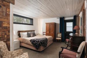 Φωτογραφία από το άλμπουμ του Chalet Vintage with Private SPA & Sauna on the Lakeside σε Labelle