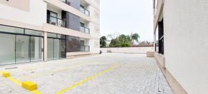 an empty parking lot in front of a building at apartamento in Tijucas +6 photos