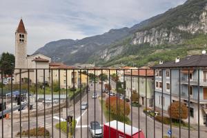 a view of a town with mountains in the background at La casa di Romi in Mori