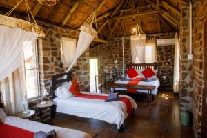 Ένα ή περισσότερα κρεβάτια σε δωμάτιο στο Tsauchab River Camp +168 φωτογραφίες