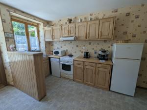 Kuchyň nebo kuchyňský kout v ubytování Le brillant