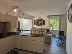 Kuchyň nebo kuchyňský kout v ubytování Chez anita