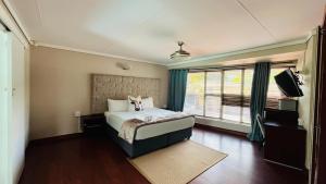 Ένα ή περισσότερα κρεβάτια σε δωμάτιο στο Royal Guesthouse The Castle