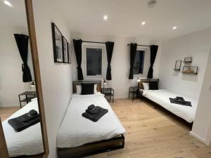 a room with two beds and a mirror at Juraperle - Historisch und modern - Wohnung 1 in Bad Staffelstein +58 photos