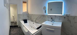 a white bathroom with a sink and a mirror at Juraperle - Historisch und modern - Wohnung 1 in Bad Staffelstein