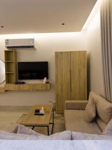 Μια τηλεόραση ή/και κέντρο ψυχαγωγίας στο أوان ريزدنس Awan Residence