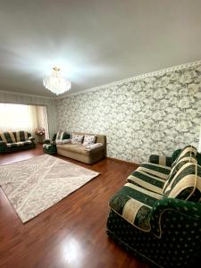 Postel nebo postele na pokoji v ubytování Центр 21 Чимкент Двушка + 6 fotografií