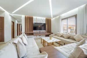 Μια τηλεόραση ή/και κέντρο ψυχαγωγίας στο Luxury and Comfort, High-Speed Wi-Fi, Big Terrace, Pool