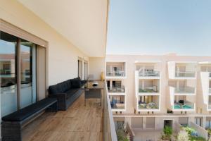 Μπαλκόνι ή βεράντα στο Luxury and Comfort, High-Speed Wi-Fi, Big Terrace, Pool