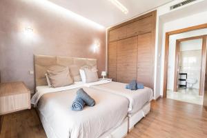 Ένα ή περισσότερα κρεβάτια σε δωμάτιο στο Luxury and Comfort, High-Speed Wi-Fi, Big Terrace, Pool +31 φωτογραφίες