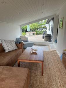 Χώρος καθιστικού στο Stylish and peaceful seaside home near it all