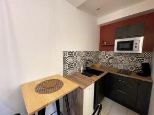 Kuchyň nebo kuchyňský kout v ubytování Le Théâtre 3