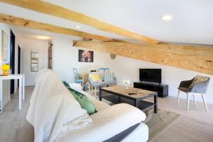 Μια τηλεόραση ή/και κέντρο ψυχαγωγίας στο Confort & espace avec climatisation - T4 central