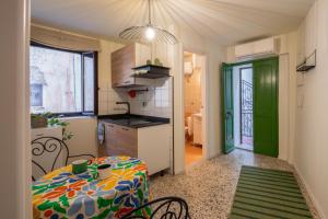 Η κουζίνα ή μικρή κουζίνα στο A Casicella Holiday Home