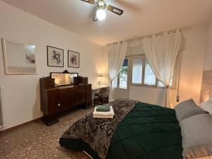 Postel nebo postele na pokoji v ubytování Number 3 APT, easy for Venice