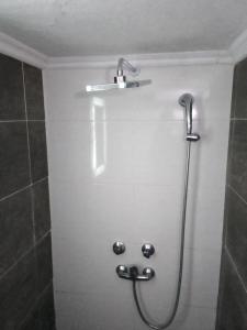 Ένα μπάνιο στο O Cantinho da Leninha +14 φωτογραφίες