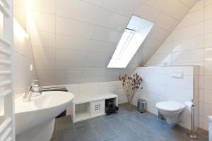 Koupelna v ubytování unter den Kiefern 98 OG + 13 fotografií