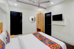 Ένα ή περισσότερα κρεβάτια σε δωμάτιο στο FabHotel Veda Inn