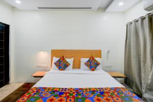 Ένα ή περισσότερα κρεβάτια σε δωμάτιο στο FabHotel Veda Inn